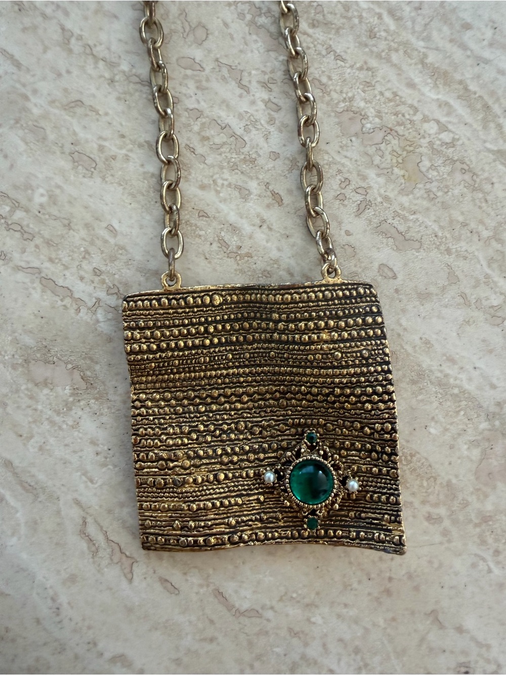 Vintage Gold-Tone Textured Pendant Necklace with Green Gem Accent